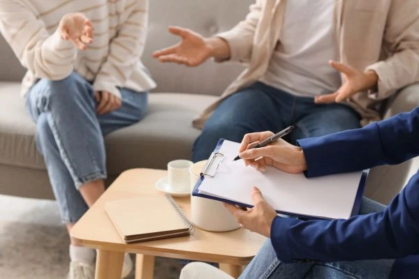 Image of divorce mediation Kidderminster in progress.